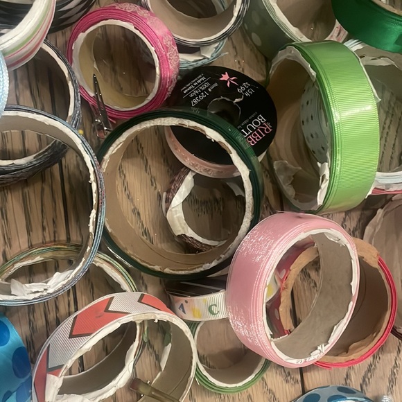 41 spools of various colors, patterns, sizes and lengths of premium Ribbon - Picture 9 of 9